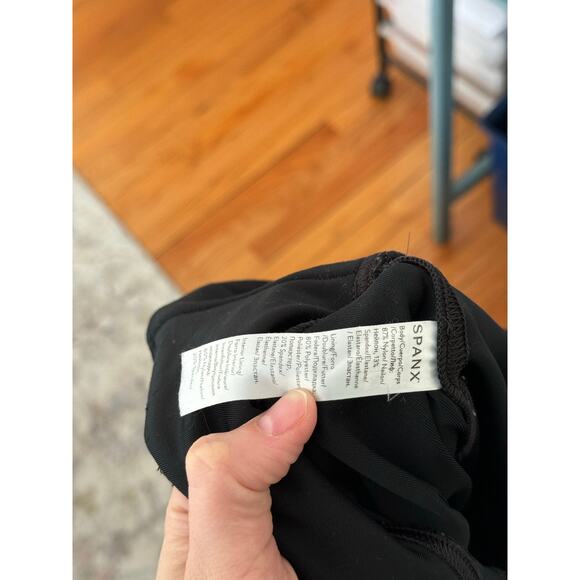 SPANX Faux Leather Black Leggings Size Medium - Picture 6 of 6